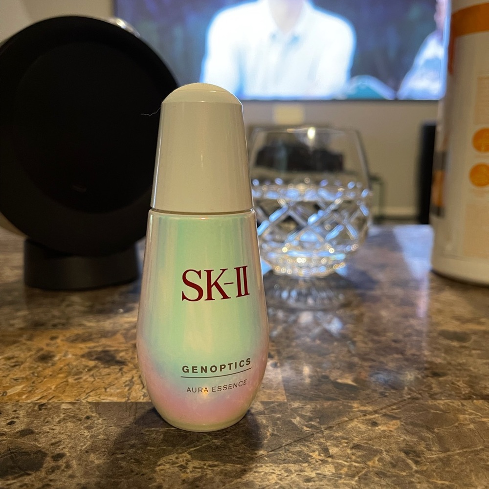 SK-II
GenOptics Aura Essence Serum